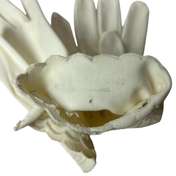 VTG Marshall Field & Company Off‑White Ivory Embroidered Gloves Women’s - Picture 8 of 9